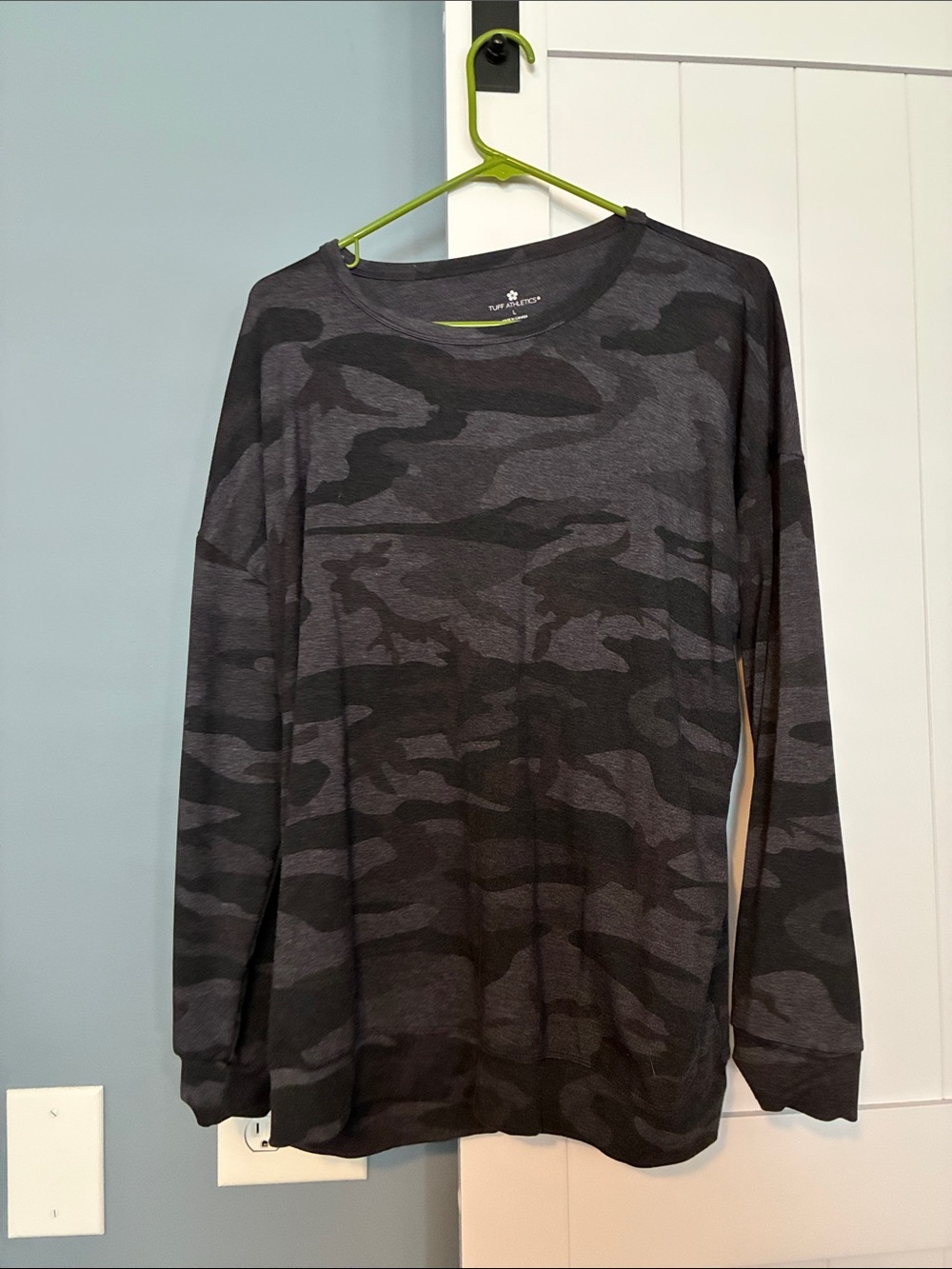 Tuff Athletics Black & Dark Gray Camo Long Sleeve Sweatshirt